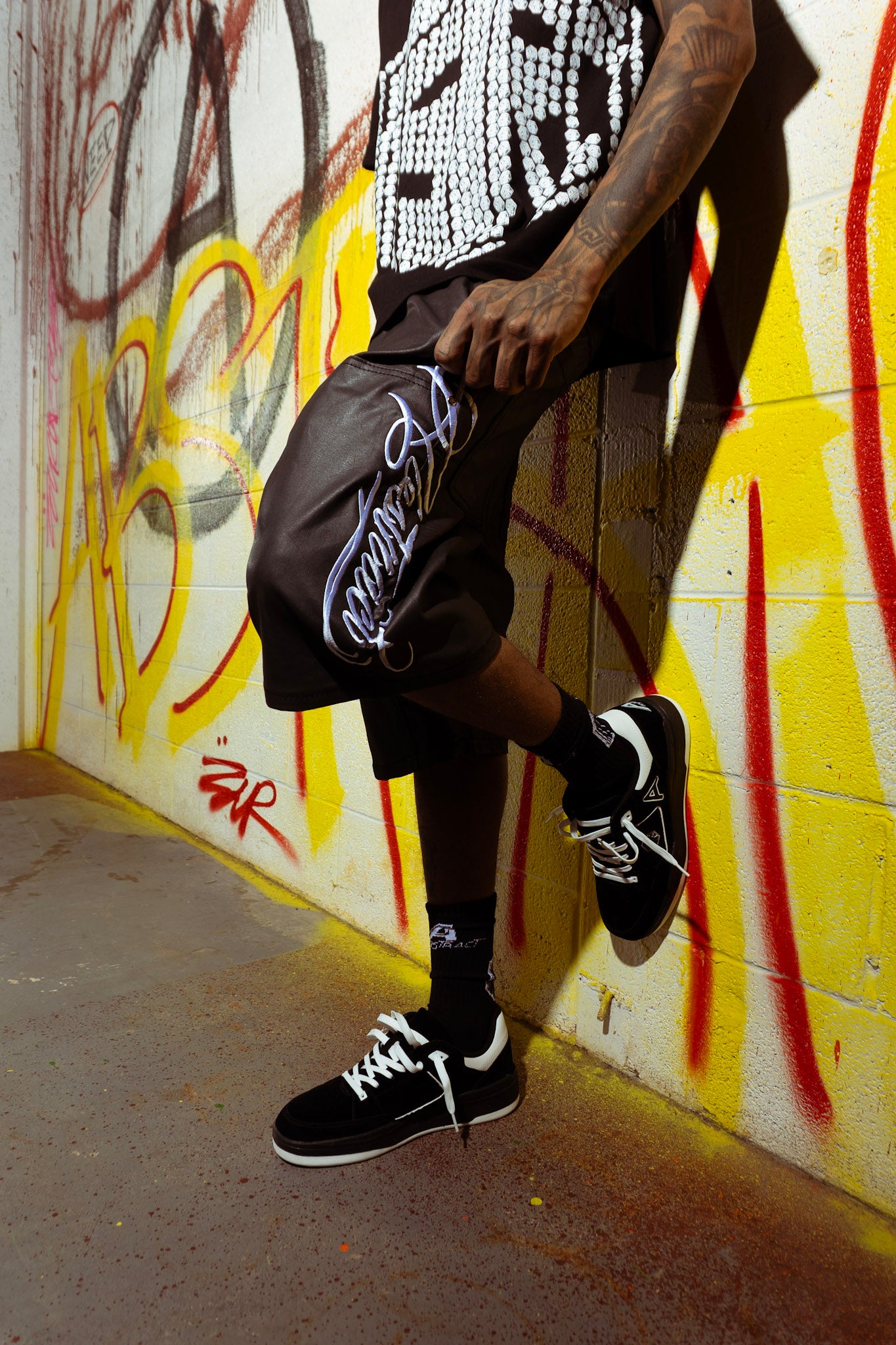 Script Wax Carpenter Shorts (White)