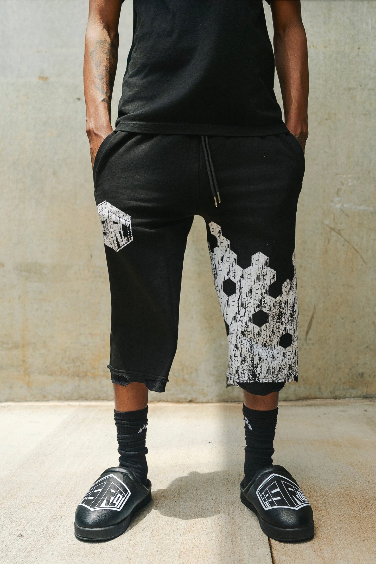 Scale 3/4 Sweatpants (Black)