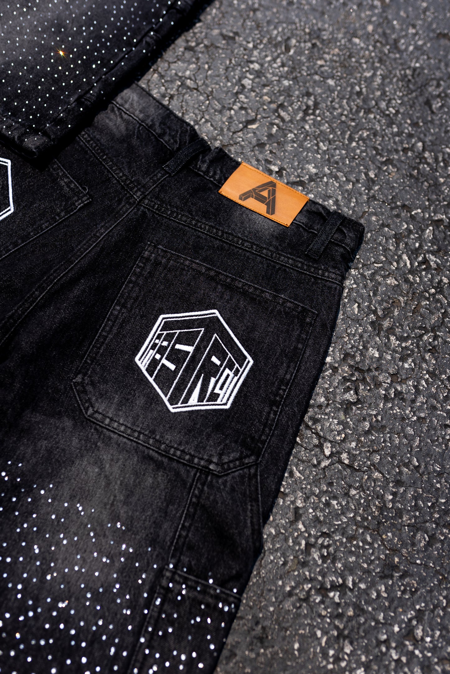 Jewel Carpenter Shorts (Black)