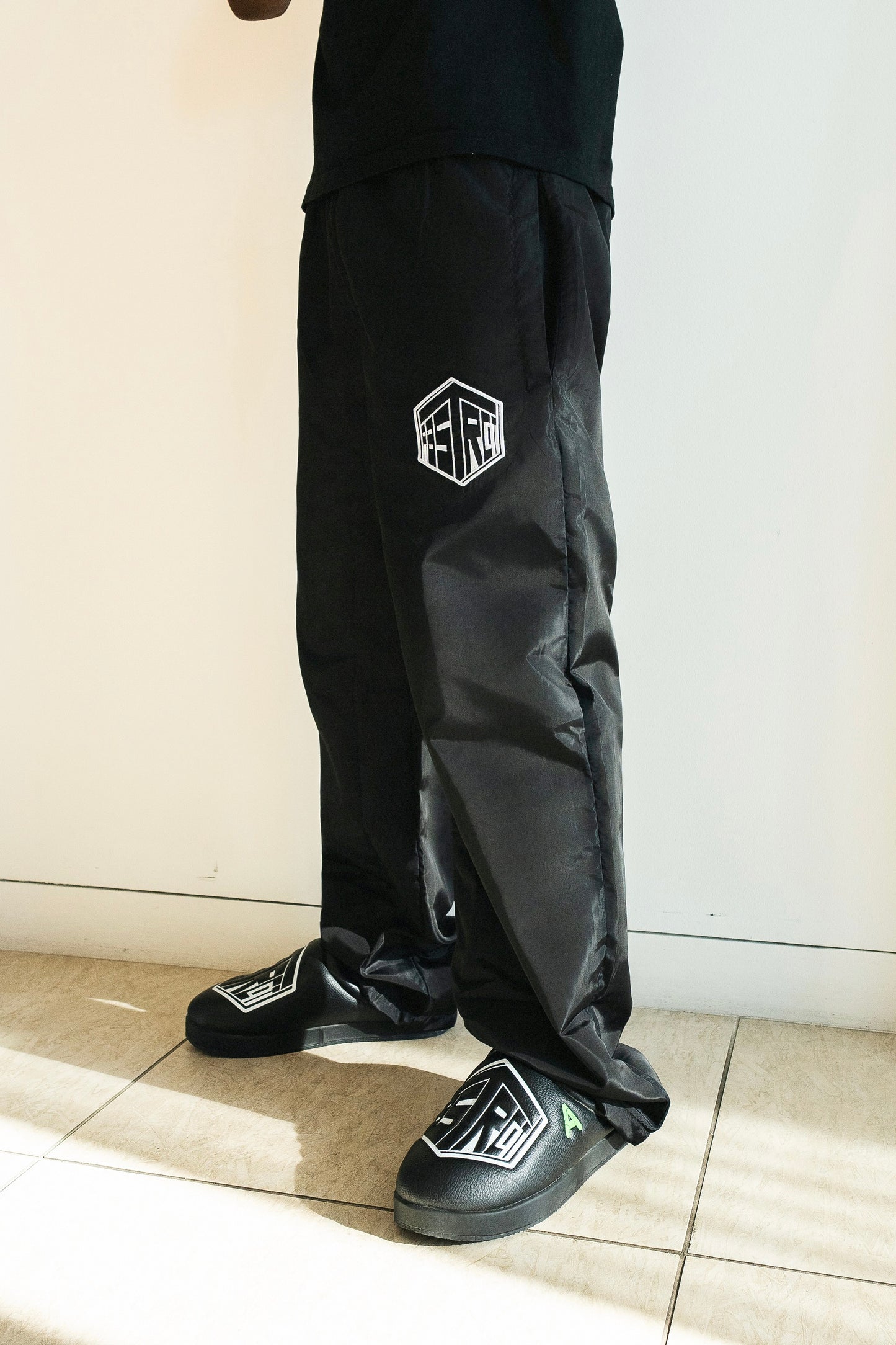 Essential Nylon Pants (Black)